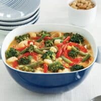 Vegetable stew in peanut sauce