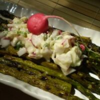 Grilled asparagus with vegan radish "butter"