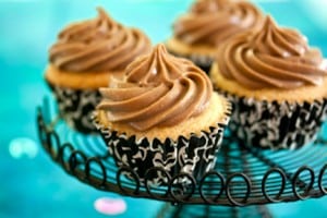 banana cupcakes with chocolate frosting