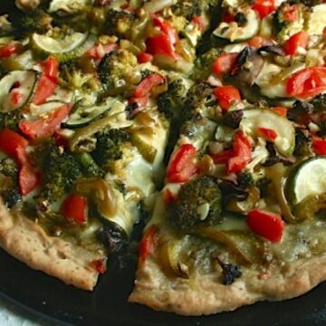 Vegan vegetable pesto pizza