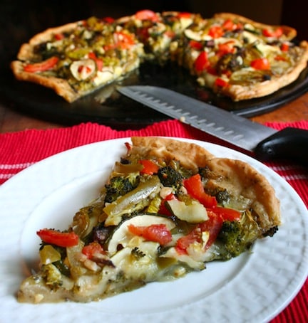 Pizza vegana de pesto vegetariano