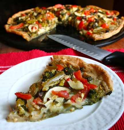 Vegan veggie pesto pizza