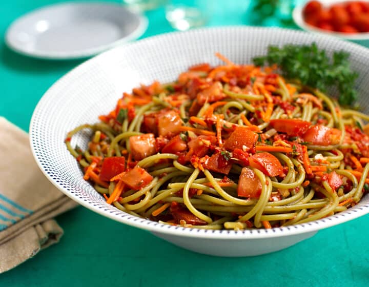 Linguine with artichokes and red pepper sauce