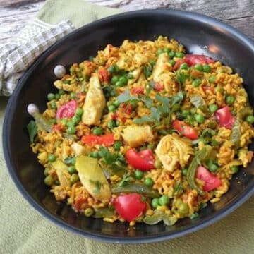 paella vegetariana (veggie-filled vegan paella)