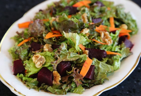 Beet and Walnut salad with mixed greens recipe