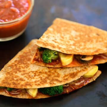 Vegan pizzadillas