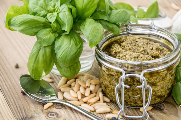 Pesto de albahaca y piñones