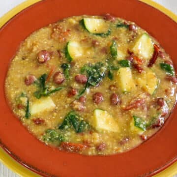Potage polenta with red beans and spinach