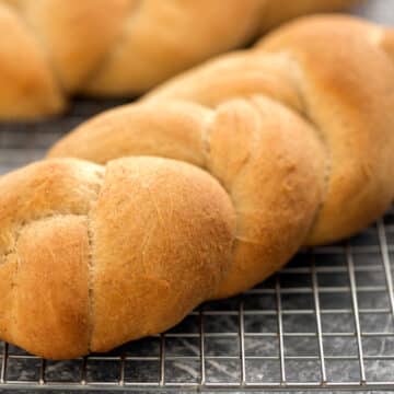 Egg-free vegan challah