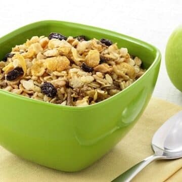 muesli and apple