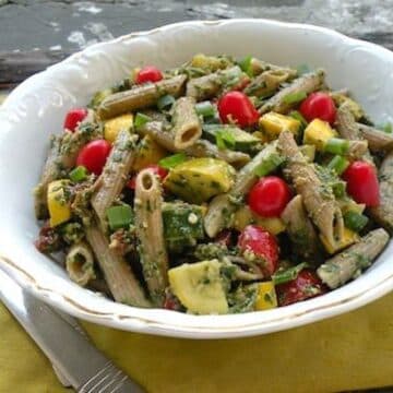 Pasta salad with parsley pesto and two squashes