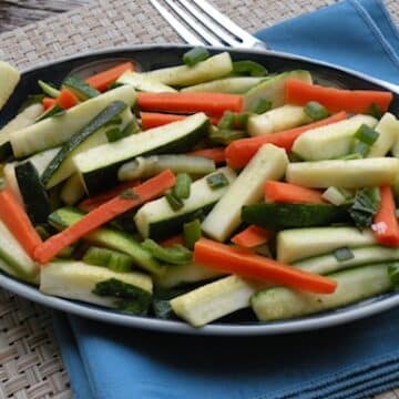 Zucchini with carrot and mint