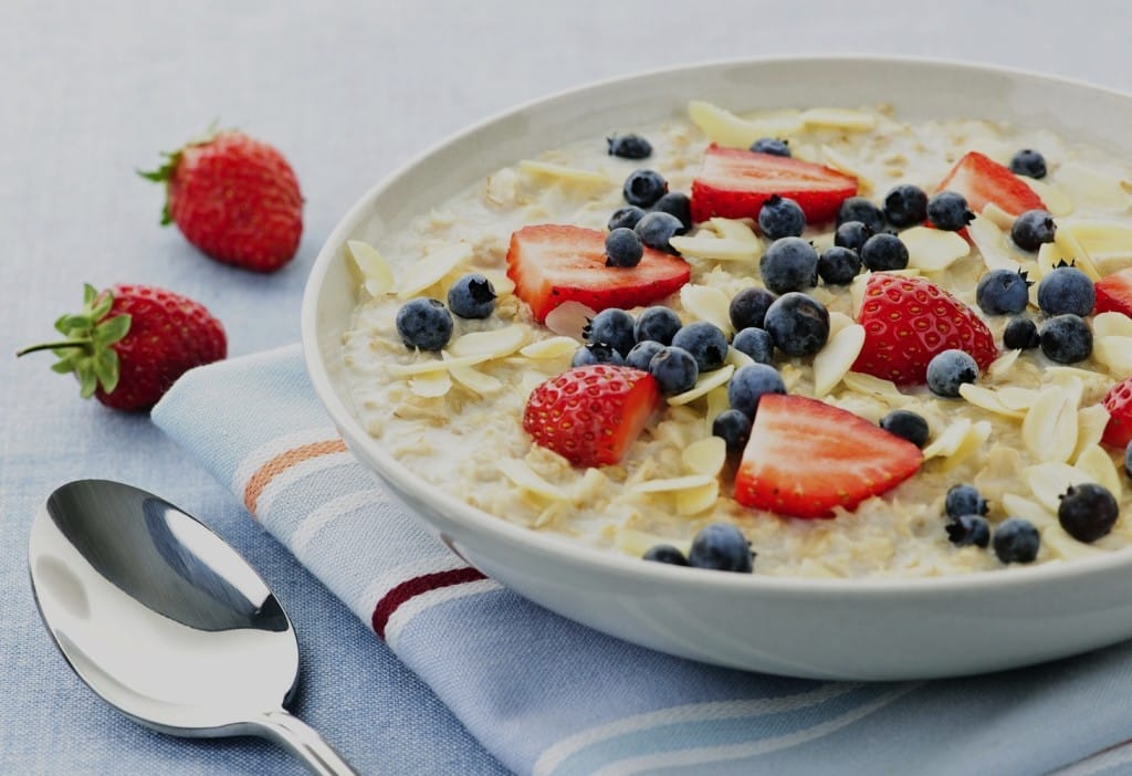 oatmeal with strawberries and blueberries