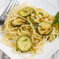 Spaghetti with zucchini and basil