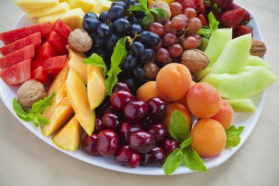 Plato de frutas de finales de verano