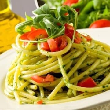 Arugula pasta with fresh tomatoes