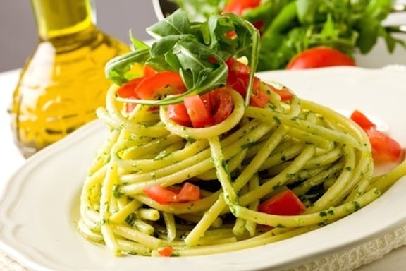 Arugula pasta with fresh tomatoes