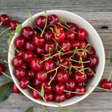 Fresh cherries in a bowl