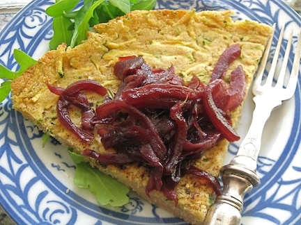 Farinata de garbanzos y calabacines con mermelada de cebolla roja y cabernet