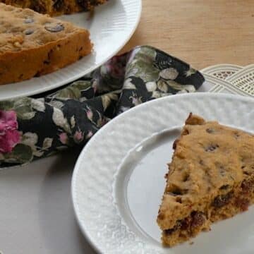 Chocolate chip and apricot blondies