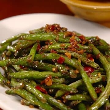 spicy and garlicky walnut stir-fried green beans recipe