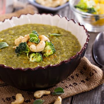 Broccoli apple soup with nut butter