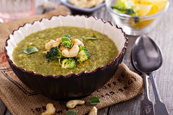 Broccoli apple soup with nut butter