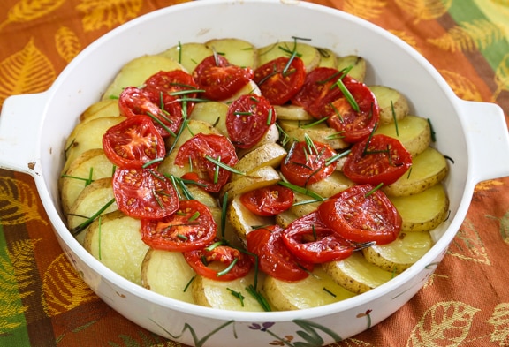 Patatas Asadas y Tomates con Romero