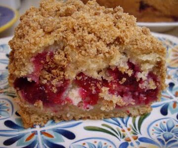 Vegan Plum crumb cake