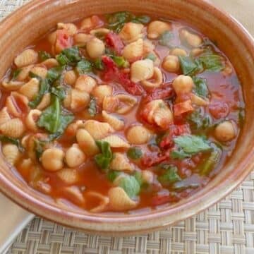 tomato chickpea soup with tiny pasta