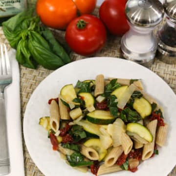 Basil and sun-dried tomato pasta