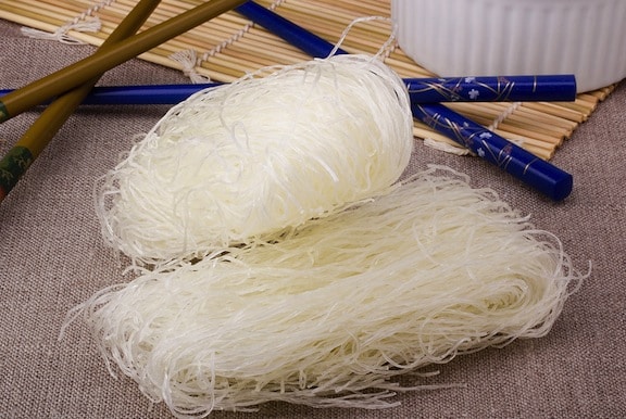 Fideos de arroz asiáticos