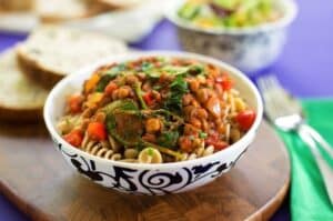 Pasta with hearty spinach and lentil sauce