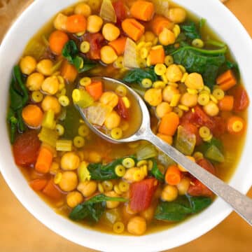 Curried Spinach-chickpea soup