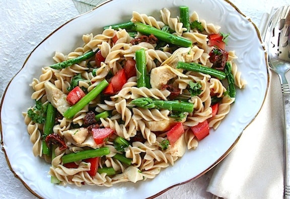 Pasta with asparagus and artichoke hearts