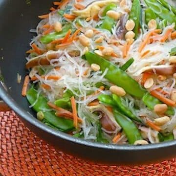 Rice noodles and snow peas