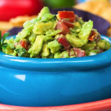 Fresh tomato guacamole