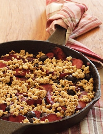 Skillet apple-berry crumble detail