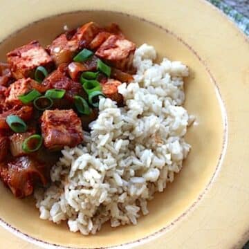 Barbecue-flavored tofu and onion skillet