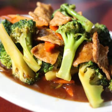 Seitan and broccoli stir-fry
