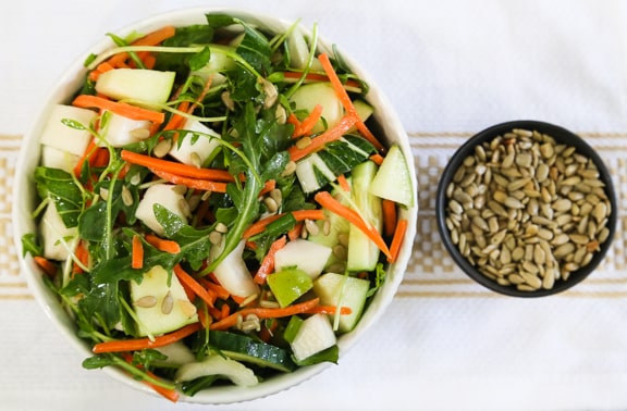 Green salad with apples and sprouts
