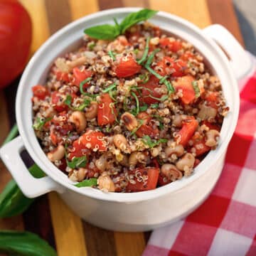 Quinoa with black-eyed peas and tomatoes