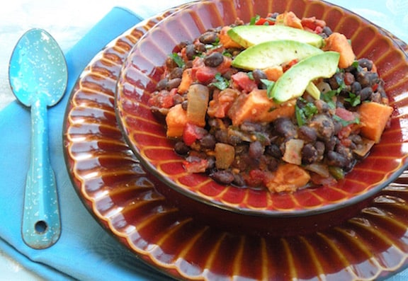 Quick Black Bean and Sweet Potato Chili | Vegan Thanksgiving Recipes Your Kindred Guests Will Love | vegan thanksgiving recipes | vegan thanksgiving main dish