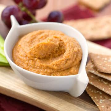 White bean and sun-dried tomato pate