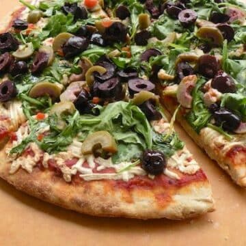 Spinach or arugula and olive pizza