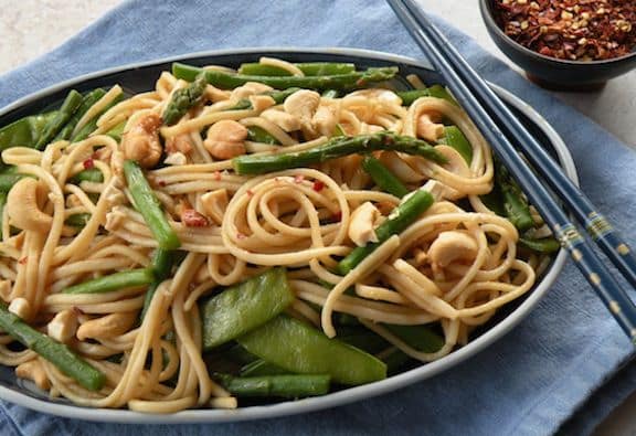 Udon noodles with asparagus