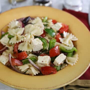 Greek flavored pasta salad