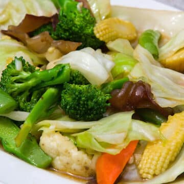 Broccoli and baby corn stir-fry - Buddhist's delight recipe