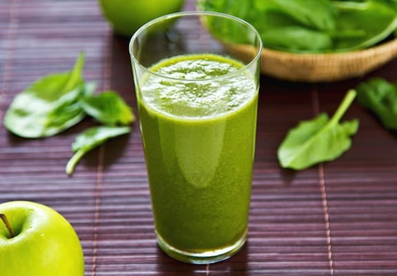 Spinach and apple smoothie