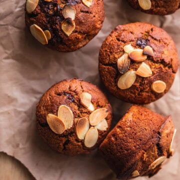 vegan pumpkin chocolate chip muffins